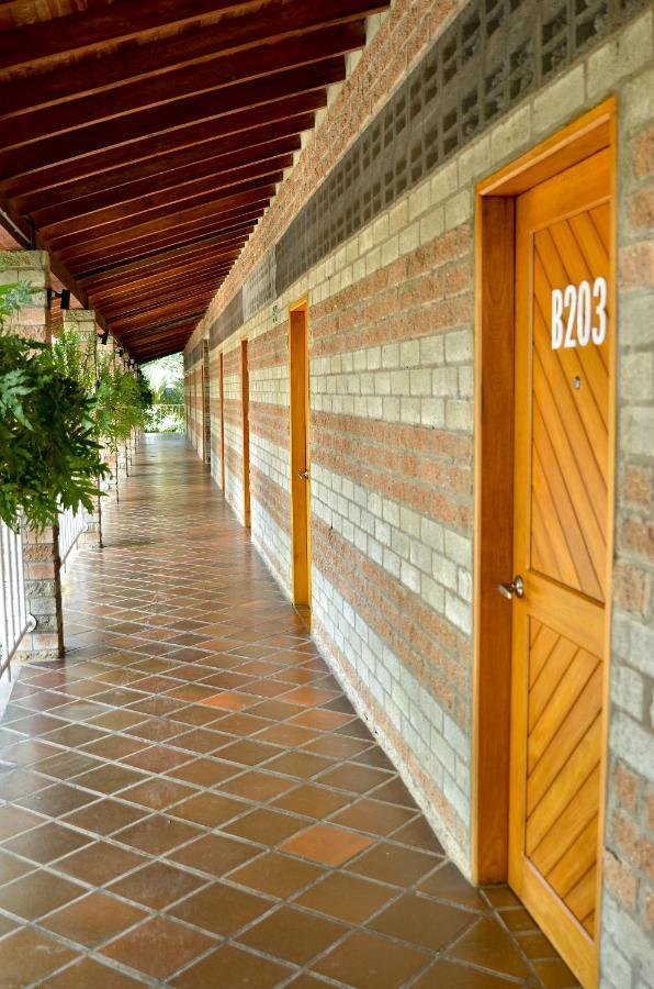 Hosteria Horizontes Caucasia Dış mekan fotoğraf