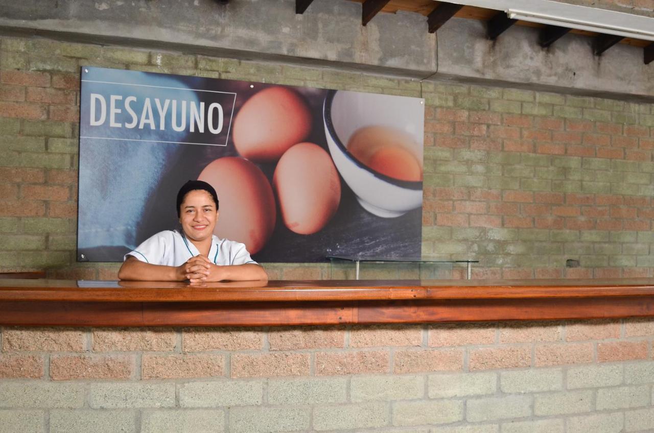 Hosteria Horizontes Caucasia Dış mekan fotoğraf
