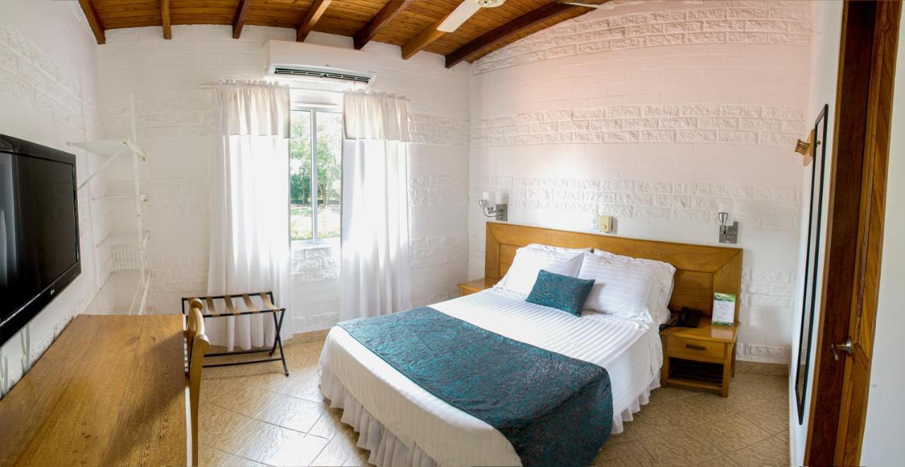 Hosteria Horizontes Caucasia Dış mekan fotoğraf
